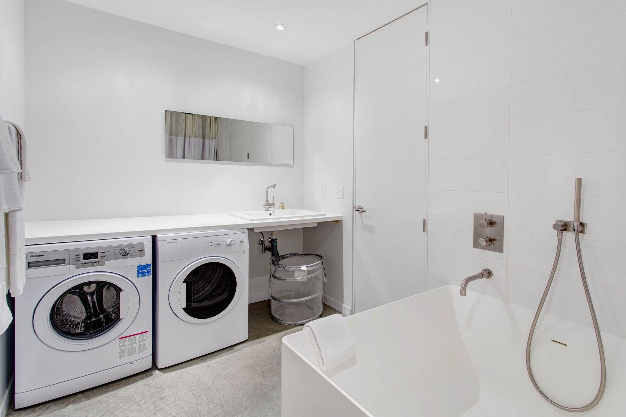 Loft4U Apartments By Corporatestays Монреал Екстериор снимка
